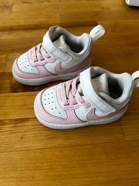 Nike Toddler White and Light Pink Hook-and-Loop Sneakers